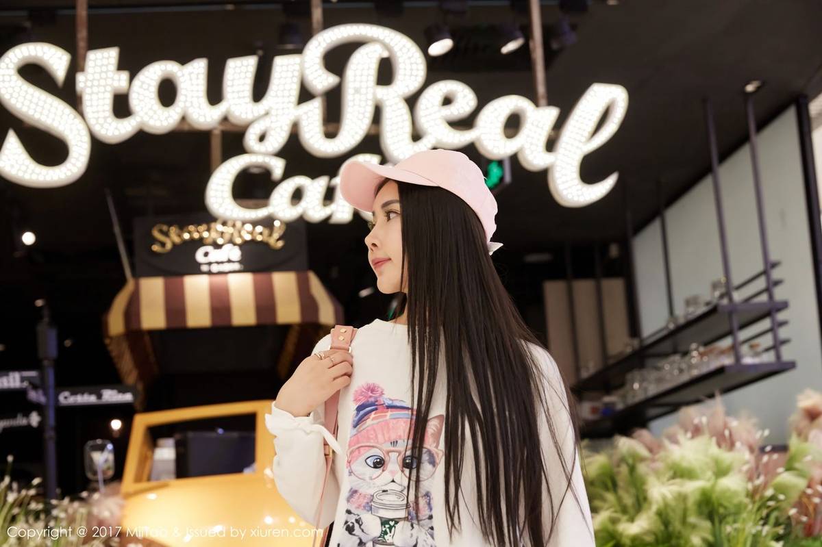 蜜桃社极品女神萱萱Cecilia爆乳诱惑范儿十足街拍-40