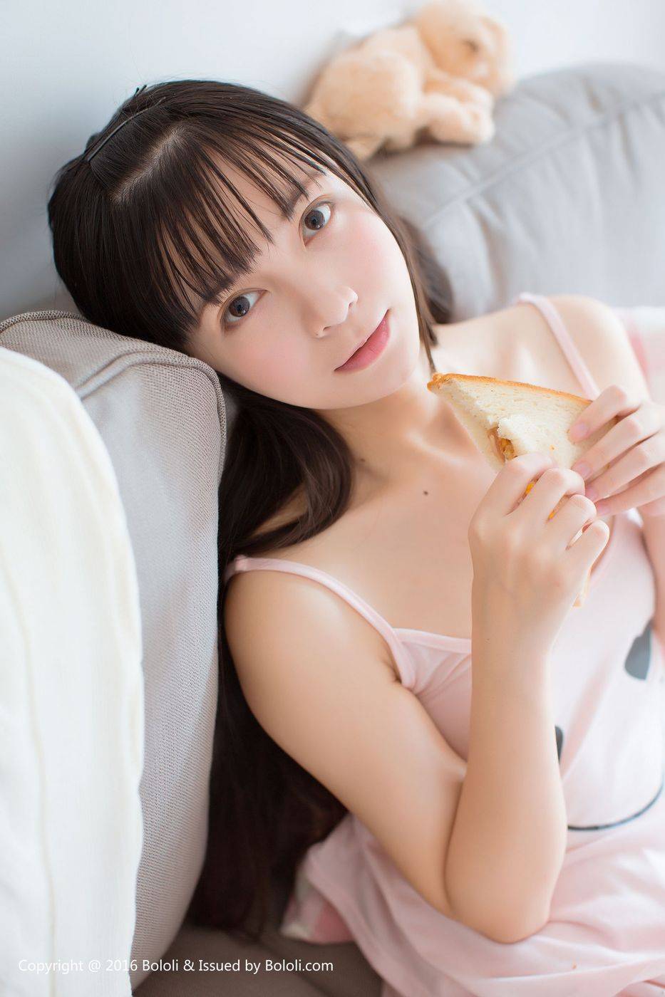 波萝社清纯美少女cn鱼丸真空睡衣喝奶室内私房写真-6