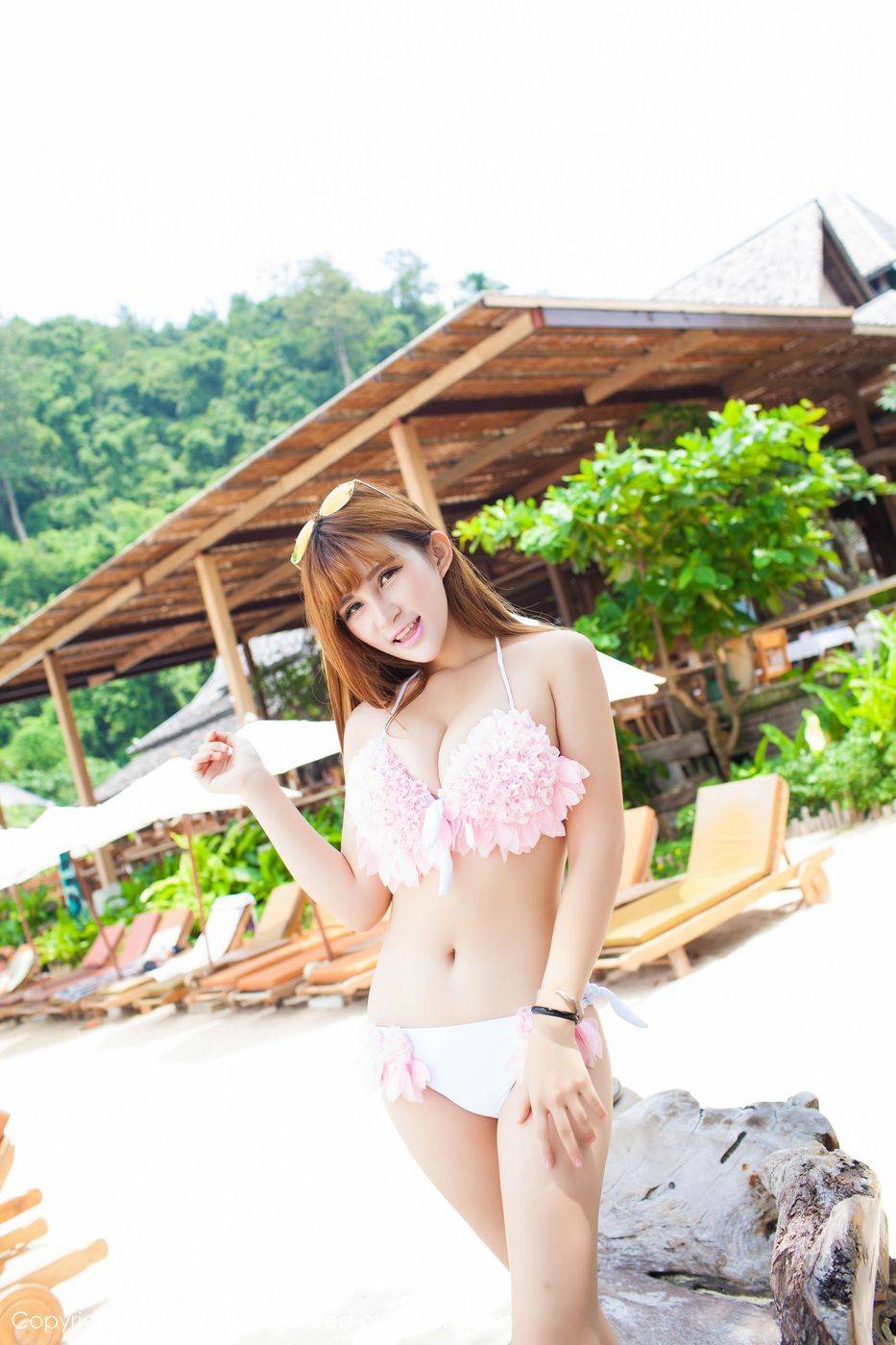 爱蜜社性感女神LalaBaby啦啦前凸后翘比基尼泰国普吉岛旅拍-9