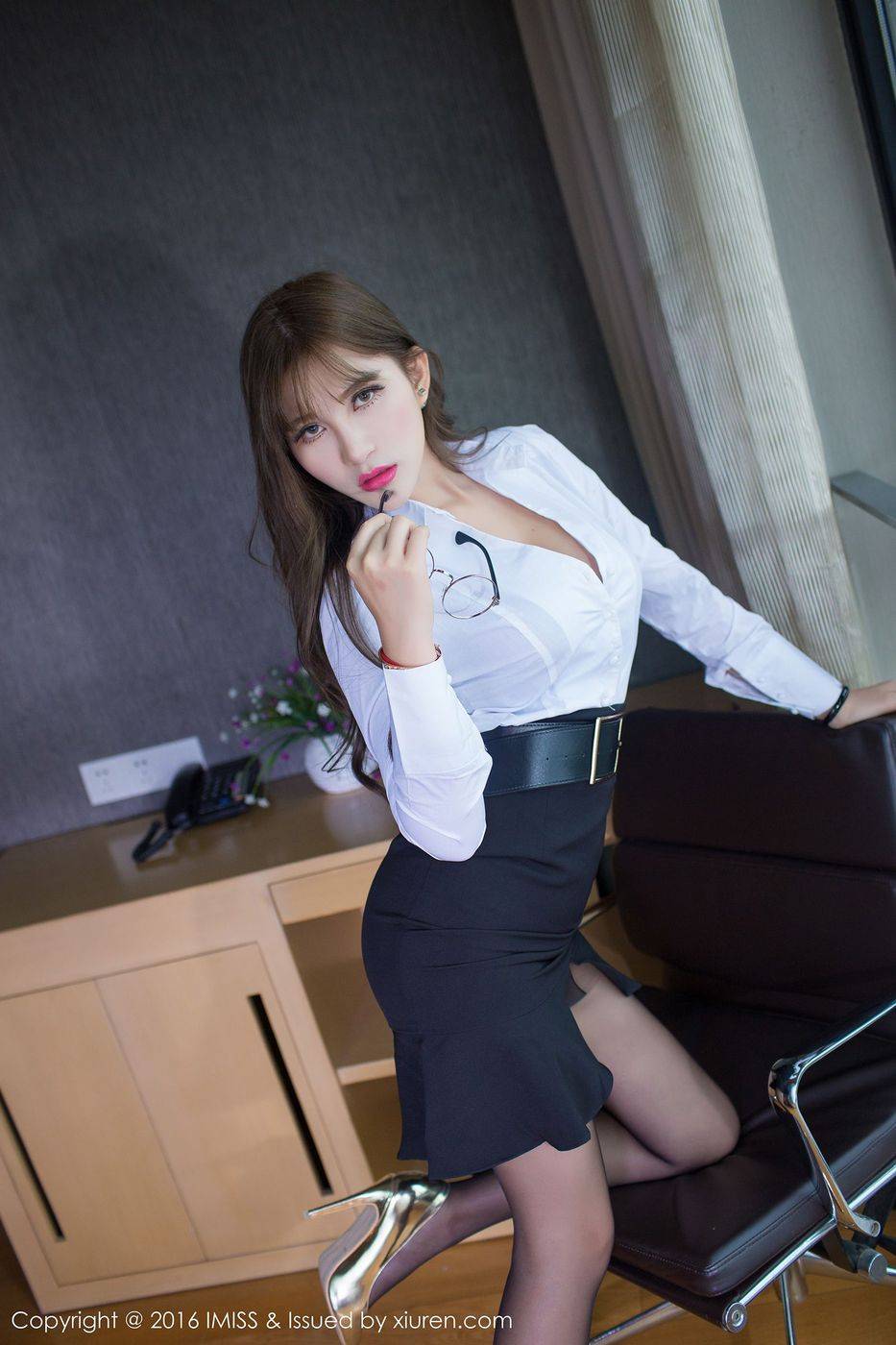 爱蜜社性感女神LalaBaby啦啦职场OL护士装制服诱惑写真-35