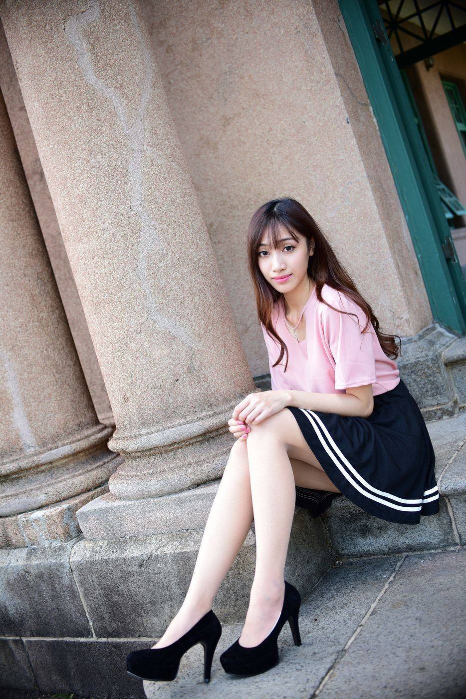 台湾美女嫩模段璟乐牛仔热裤修长美腿性感街拍写真-19