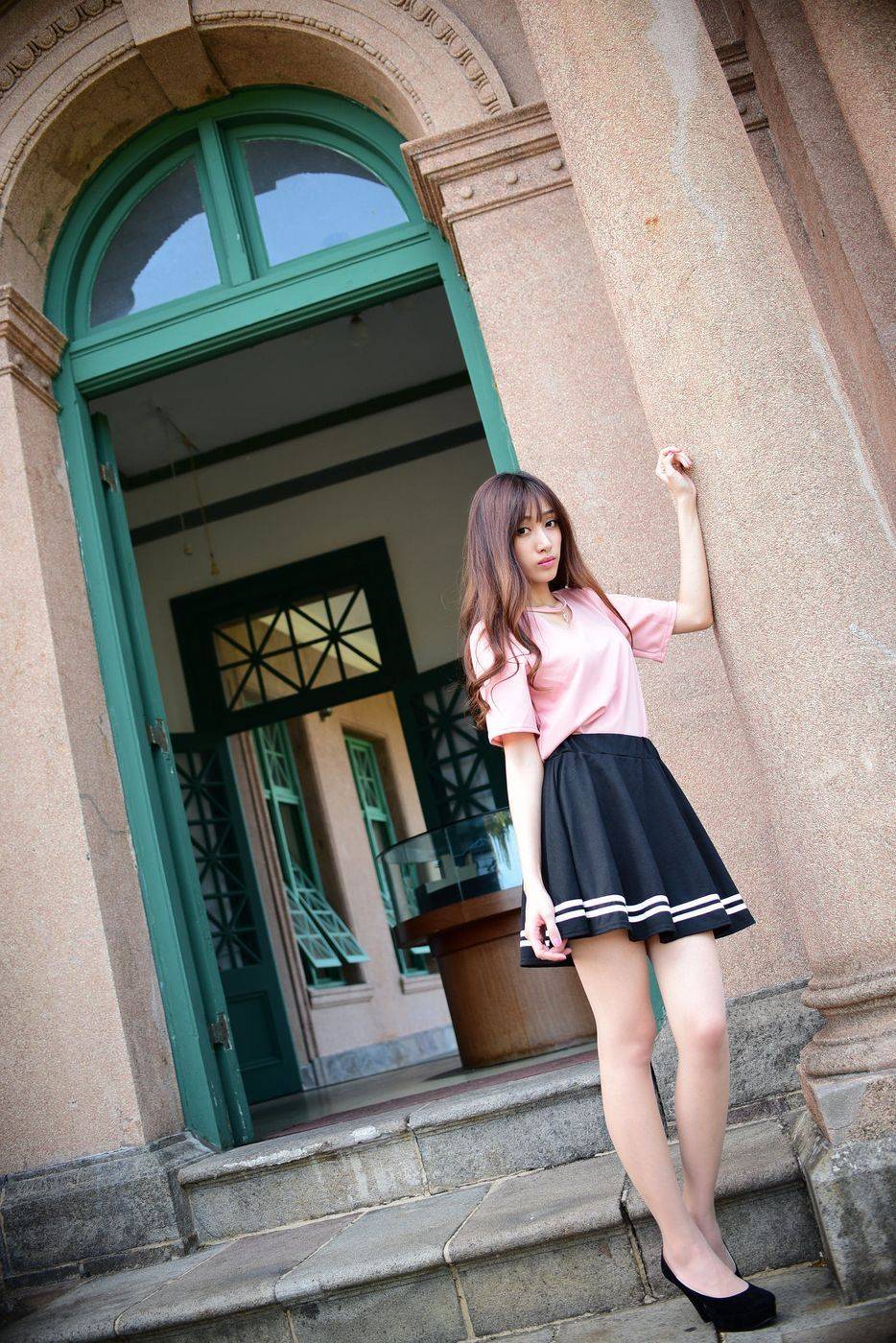 台湾美女嫩模段璟乐牛仔热裤修长美腿性感街拍写真-21