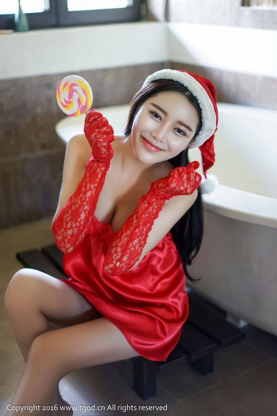 TGOD推女神美女模特徐妍馨Mandy泳池比基尼三亚旅拍-11