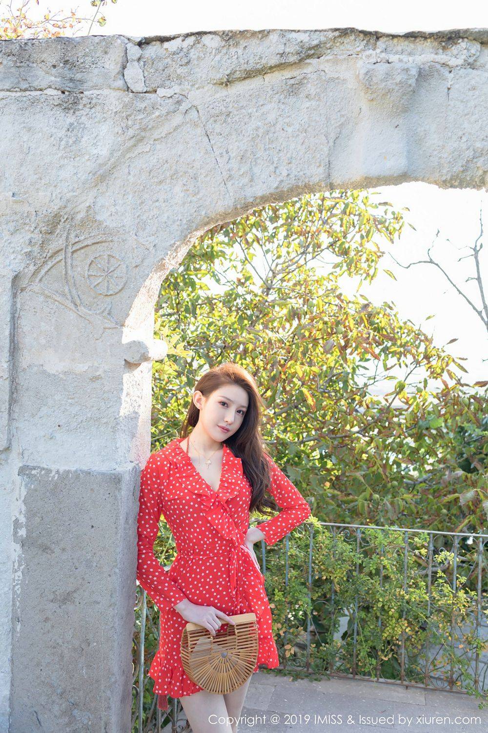 爱蜜社气质美女Lynn刘奕宁美胸翘臀土耳其户外性感旅拍-32