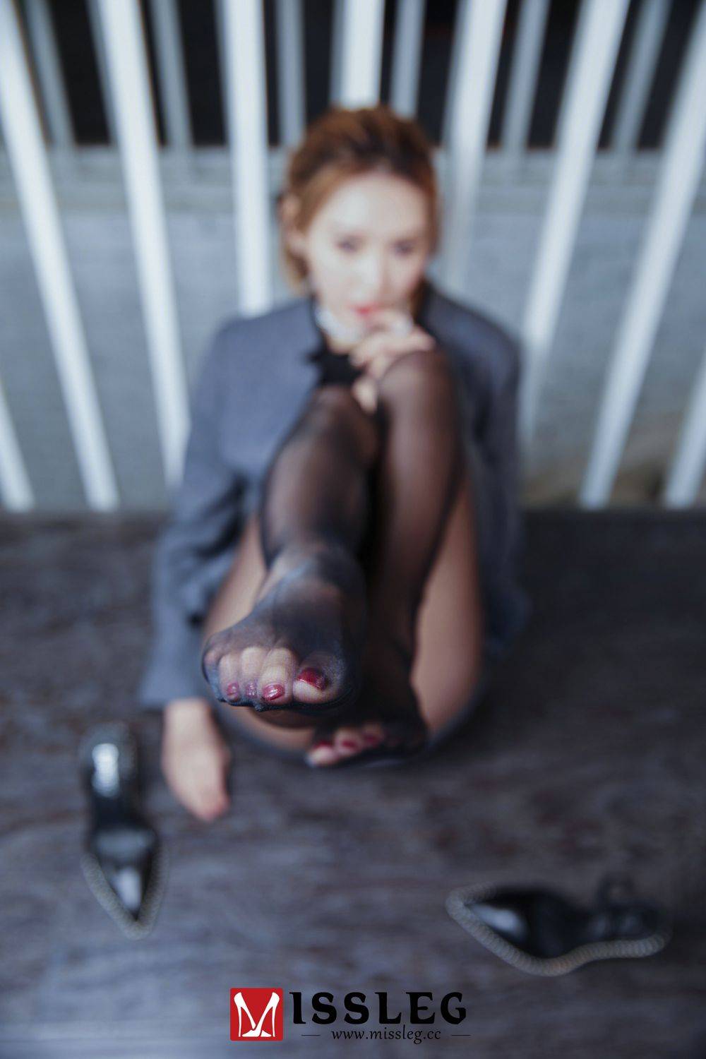 MISSLEG蜜丝性感美女付艺轩职场OL黑丝美腿内衣诱惑美图-5