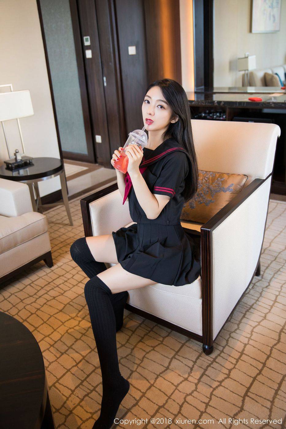 秀人网骨感女神Angela小热巴英伦校服丝袜美腿制服诱惑美图-2