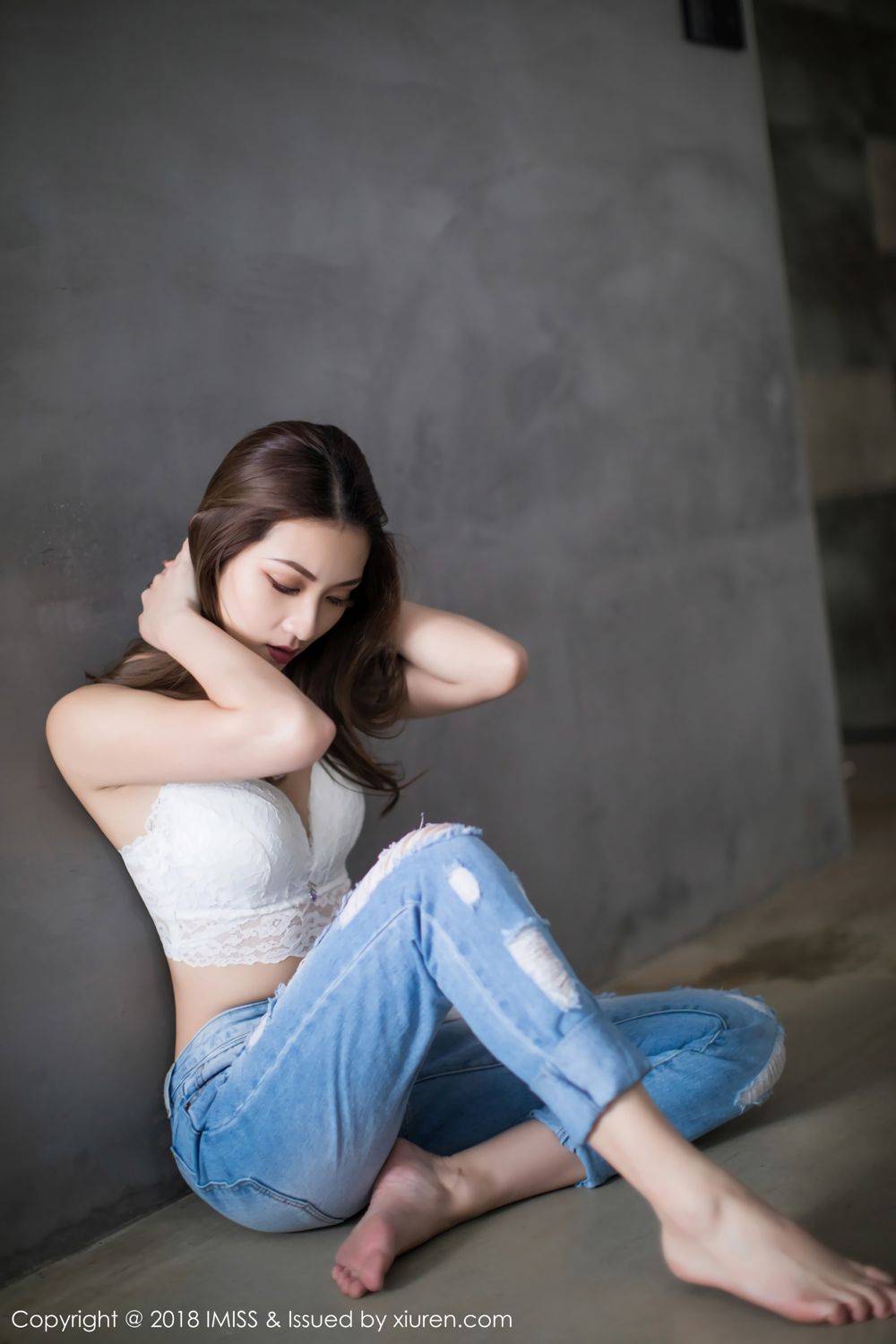 爱蜜社新人模特Arlie圆润翘臀豹纹内衣诱惑首套冷艳写真