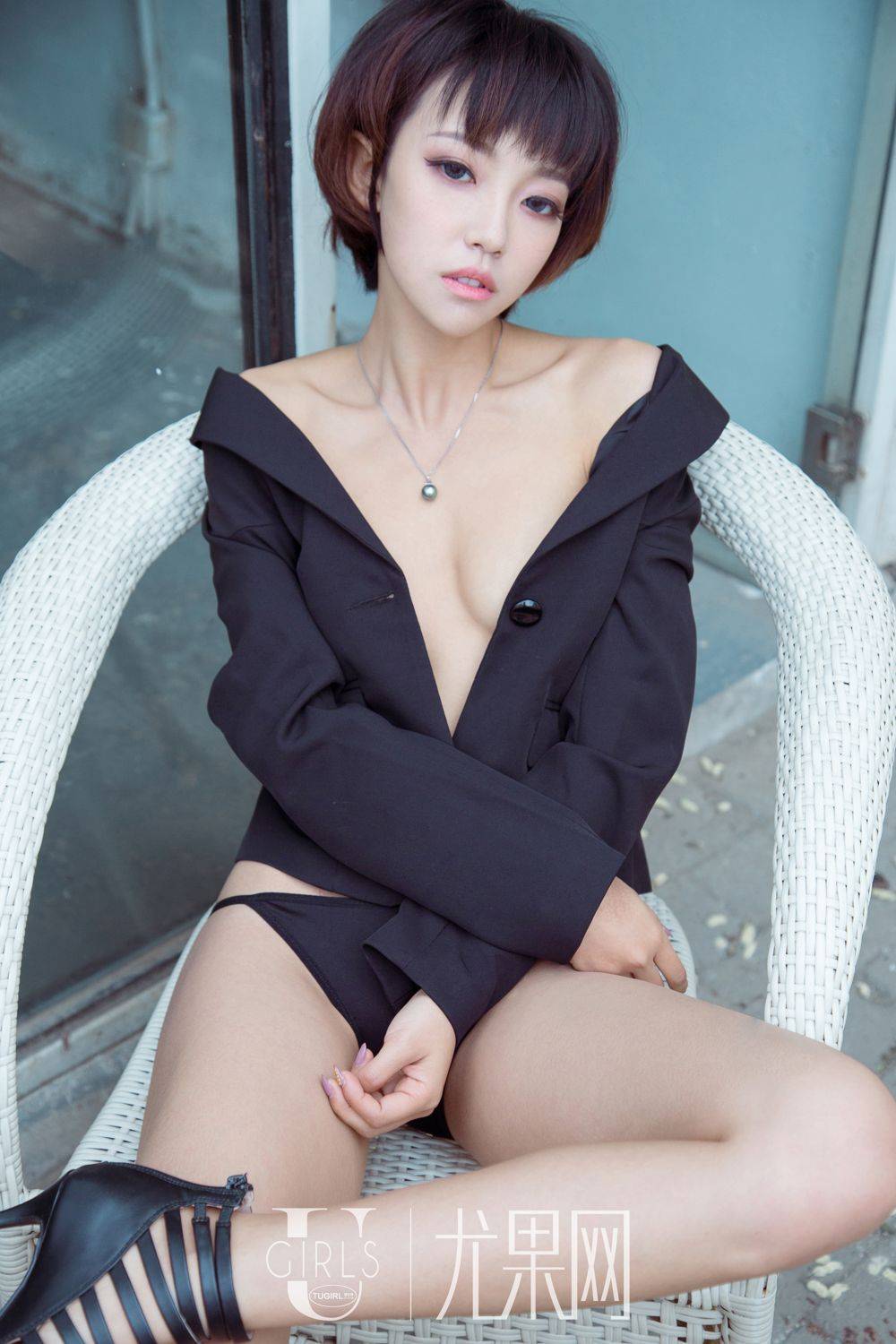 尤果网短发美女冯木木LRIS开背毛衣丁字裤内衣诱惑私房写真-23