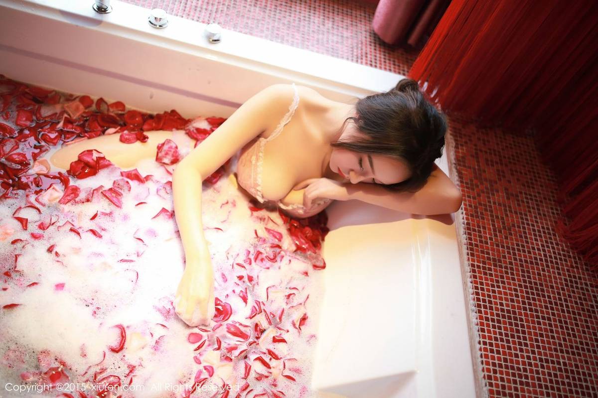 秀人网新人模特鱼猫盾i户外比基尼内衣诱惑小溪性感写真-47