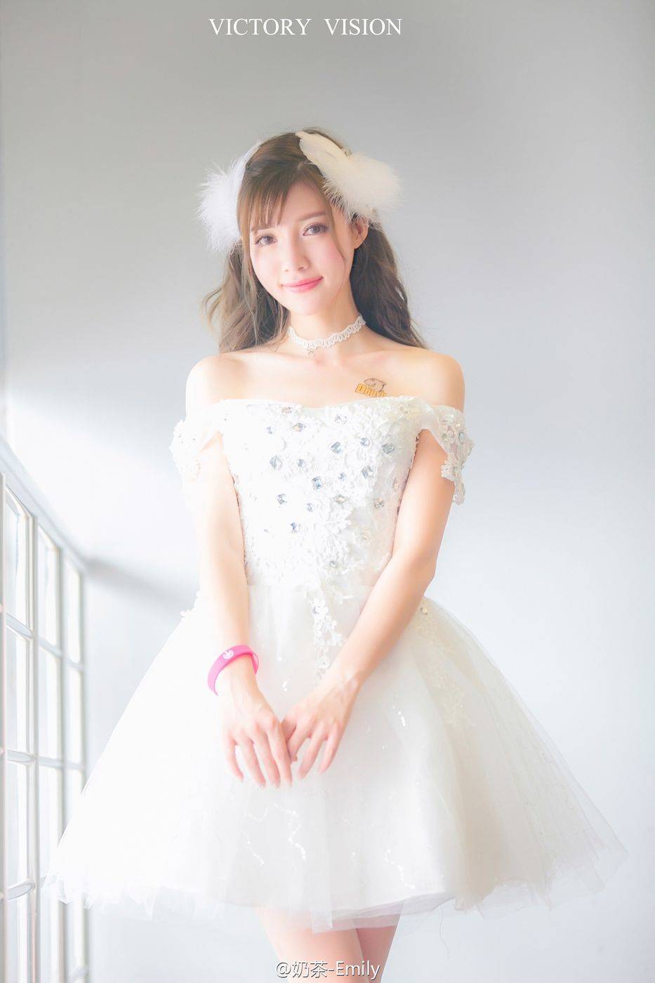 嗲囡囡清新美女奶茶Emily娇美容颜绝世身材养眼街拍美图