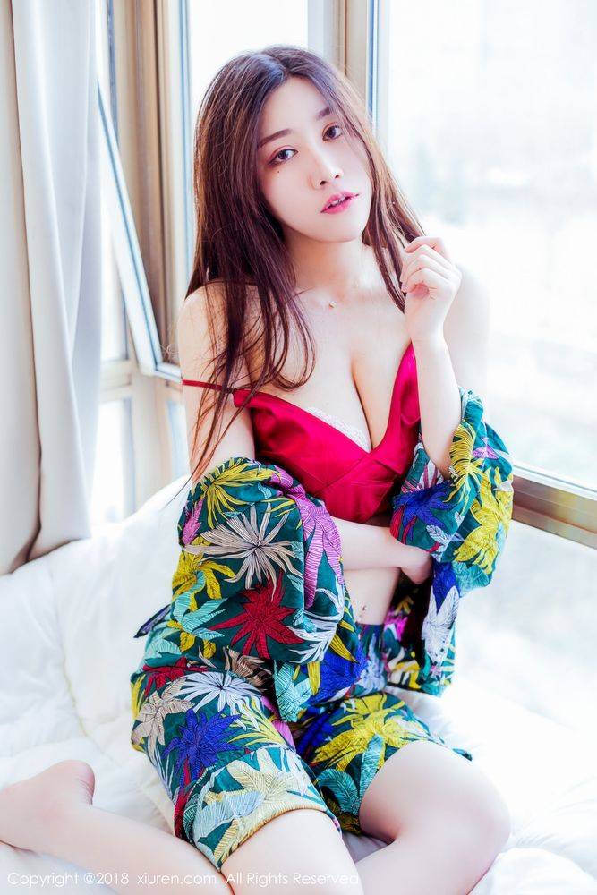 秀人网邻家美女美昕Yumi圆润爆乳修长美腿性感私房写真-18