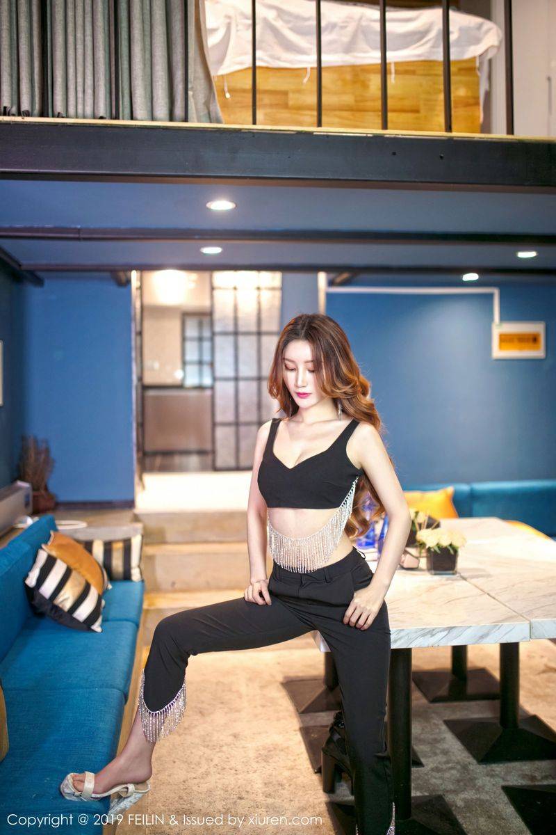 嗲囡囡性感美女陈媚儿蕾丝睡衣黑丝美腿真空诱惑写真-11