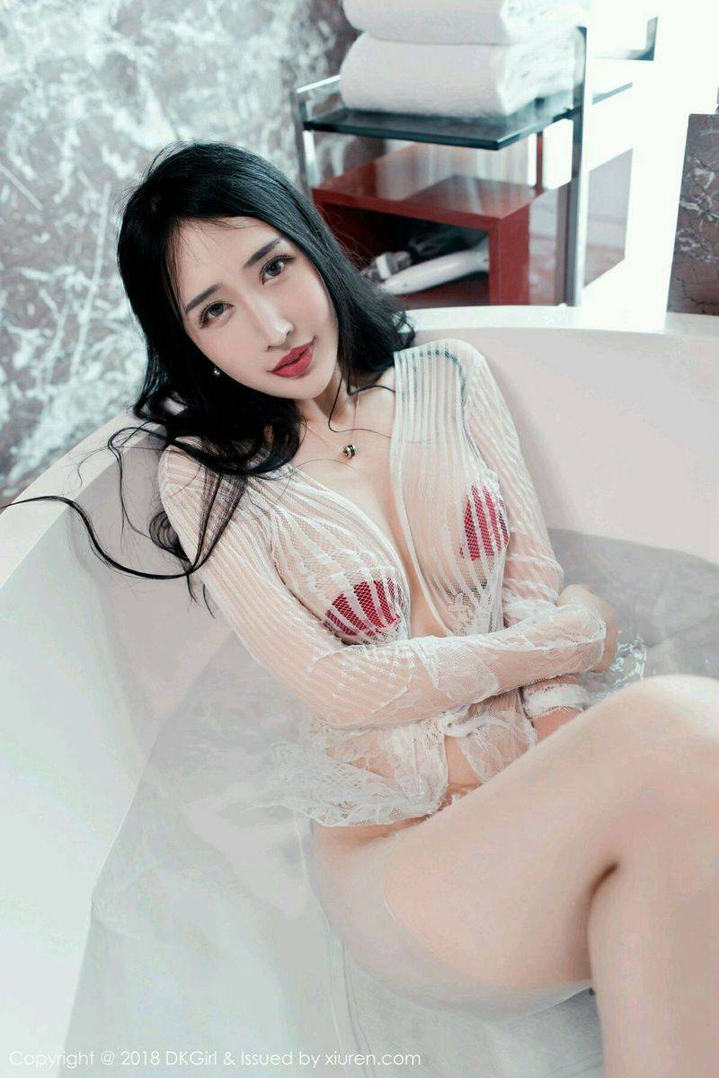 御女郎美女模特余馨妍高挑身材丝袜美腿花瓣浴湿身诱惑-24