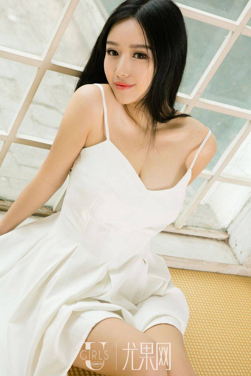 尤果网美女模特朱莉娅童颜巨乳黑丝美腿肤如白玉私房写真-25