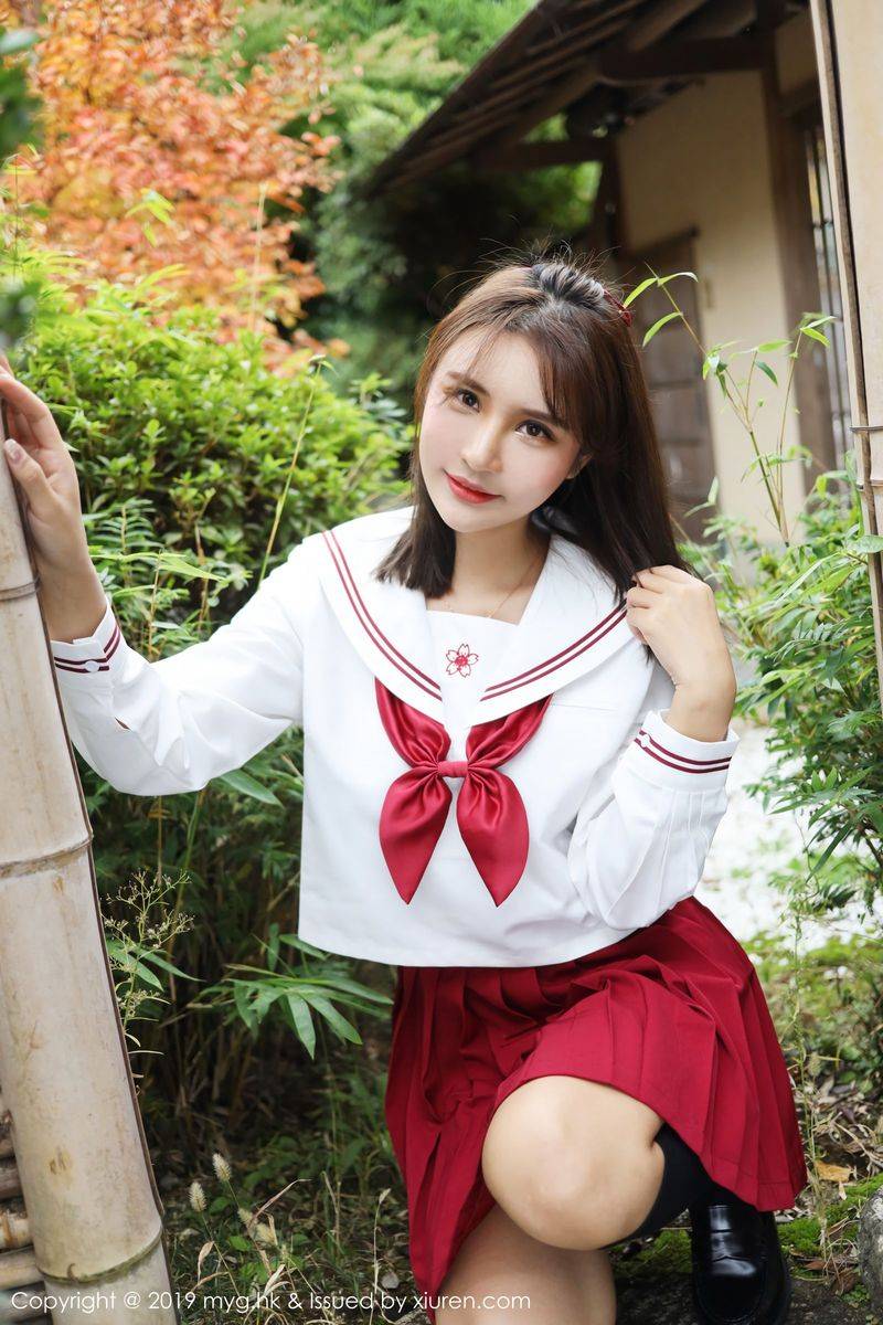 美媛馆性感女神SOLO尹菲学生制服诱惑翘臀大尺度日本旅拍