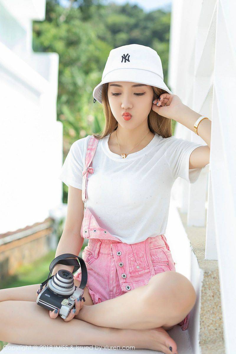 爱蜜社新人模特美琪vicky颜值与气质兼具小清新首套写真-12