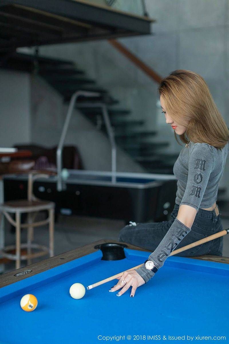 爱蜜社新人模特美琪vicky颜值与气质兼具小清新首套写真-24