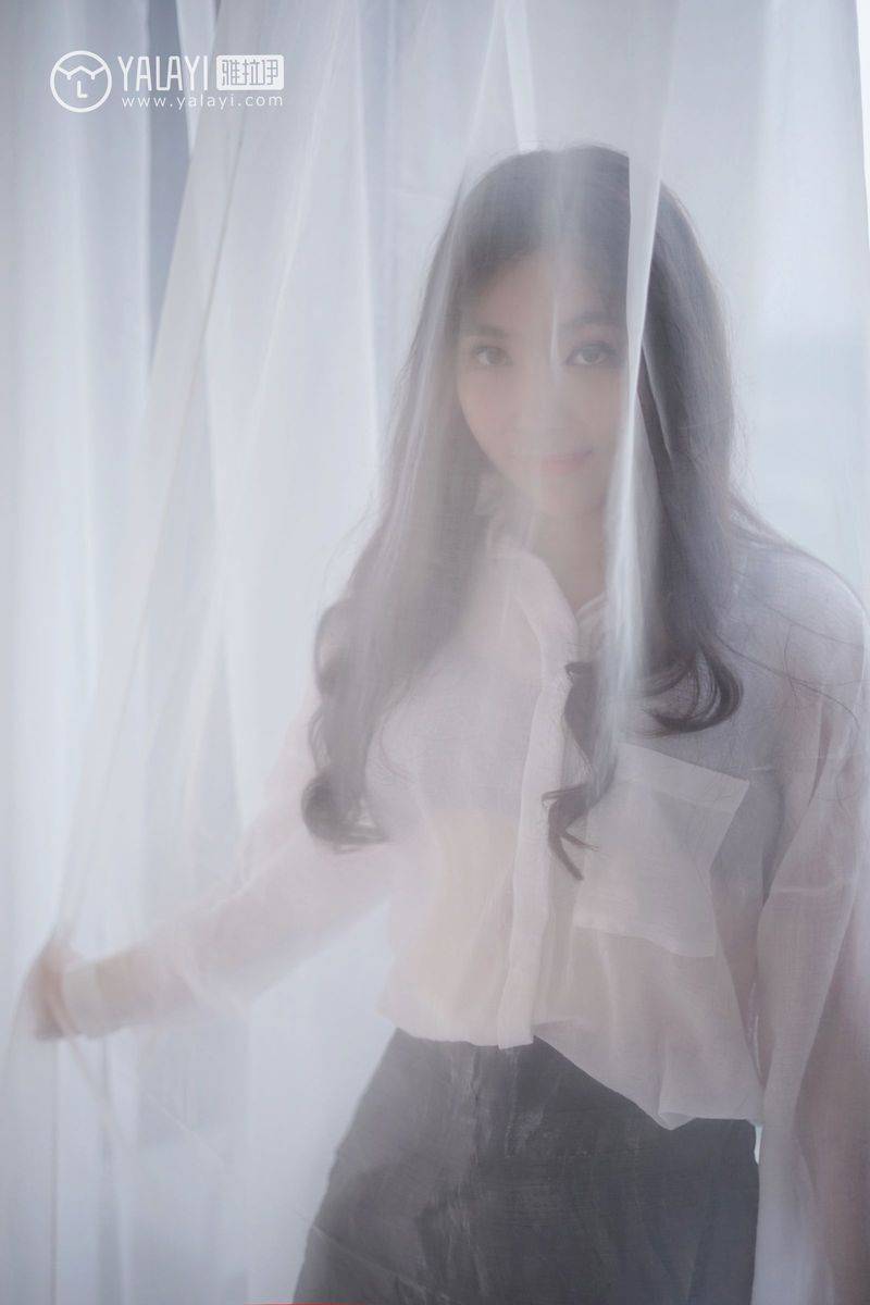 雅拉依气质美女沈紫云透视白衬衫隐显文胸修长美腿写真-31
