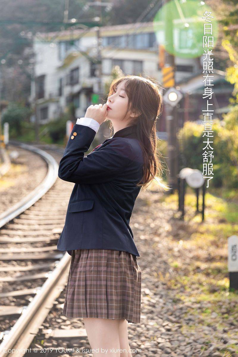 尤蜜荟性感女神王雨纯校服翘臀诱惑日本尾随街拍写真