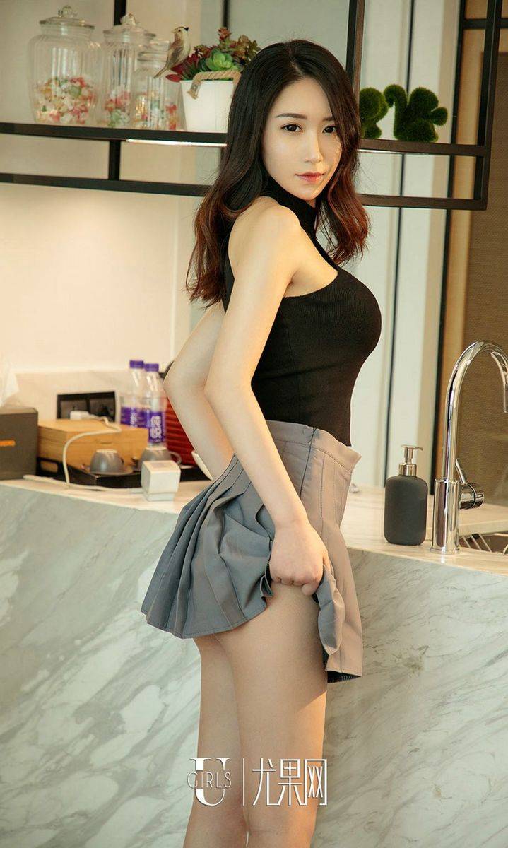 尤果网美女模特章鱼小丸子百褶短裙修长美腿迷人写真-12