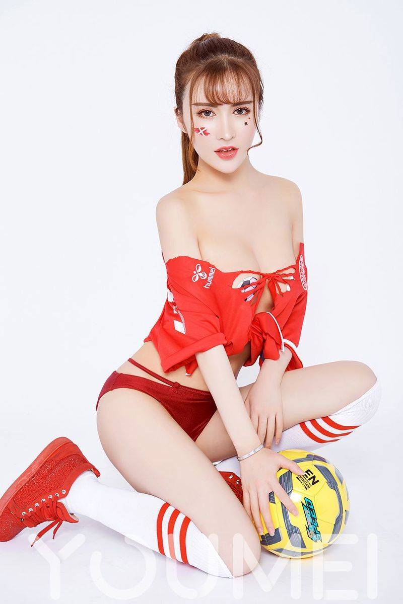 YOUMEI尤美足球宝贝大萱萱修长美腿诱惑翘臀球场魅力写真-18