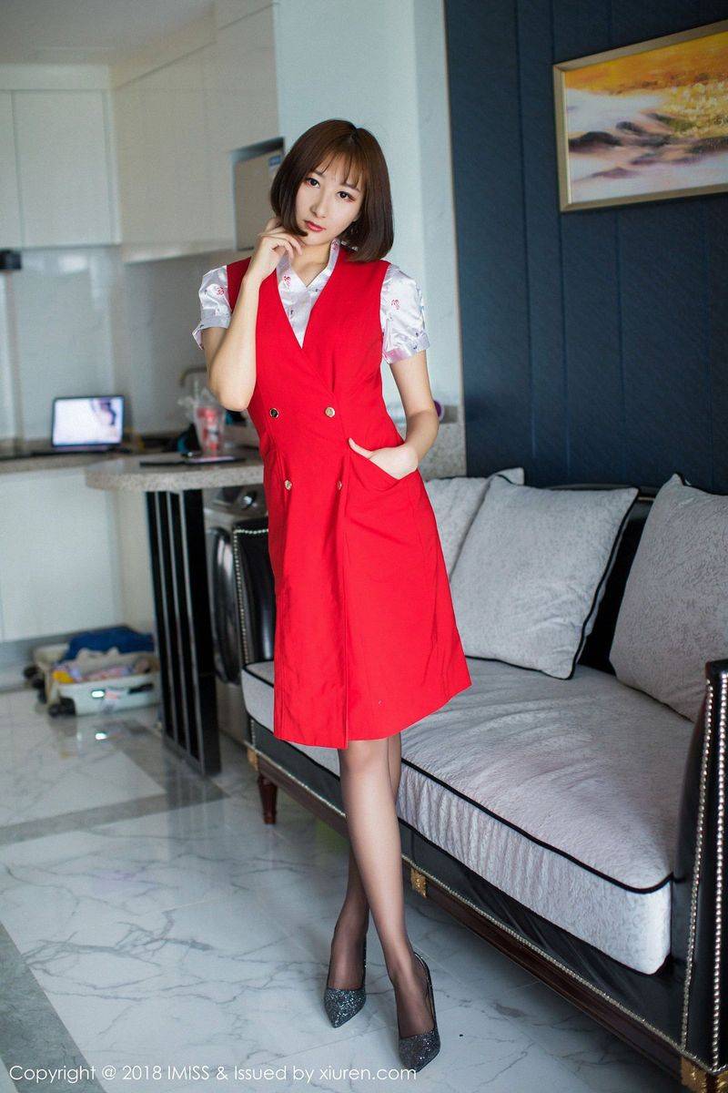 爱蜜社深航空姐九尾Ivy黑丝美腿上演空乘制服诱惑美图-2