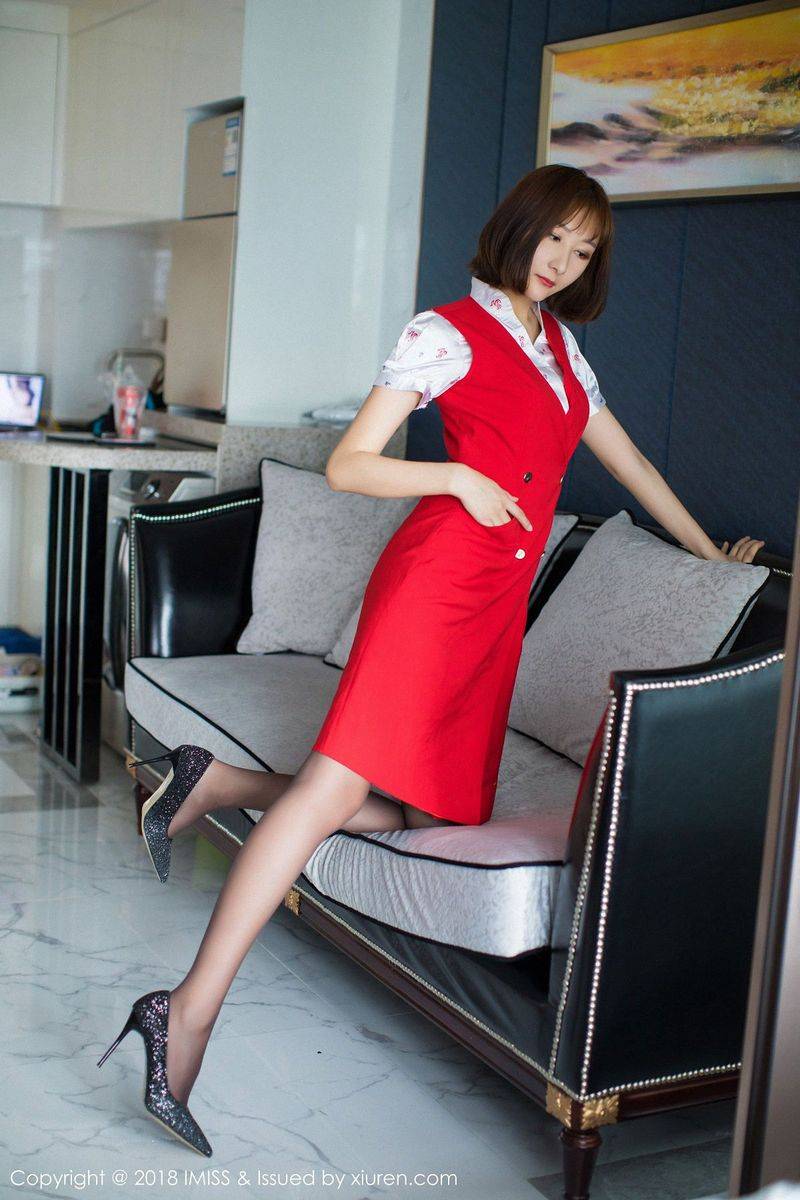 爱蜜社深航空姐九尾Ivy黑丝美腿上演空乘制服诱惑美图-6