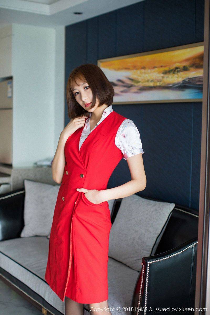 爱蜜社深航空姐九尾Ivy黑丝美腿上演空乘制服诱惑美图-8