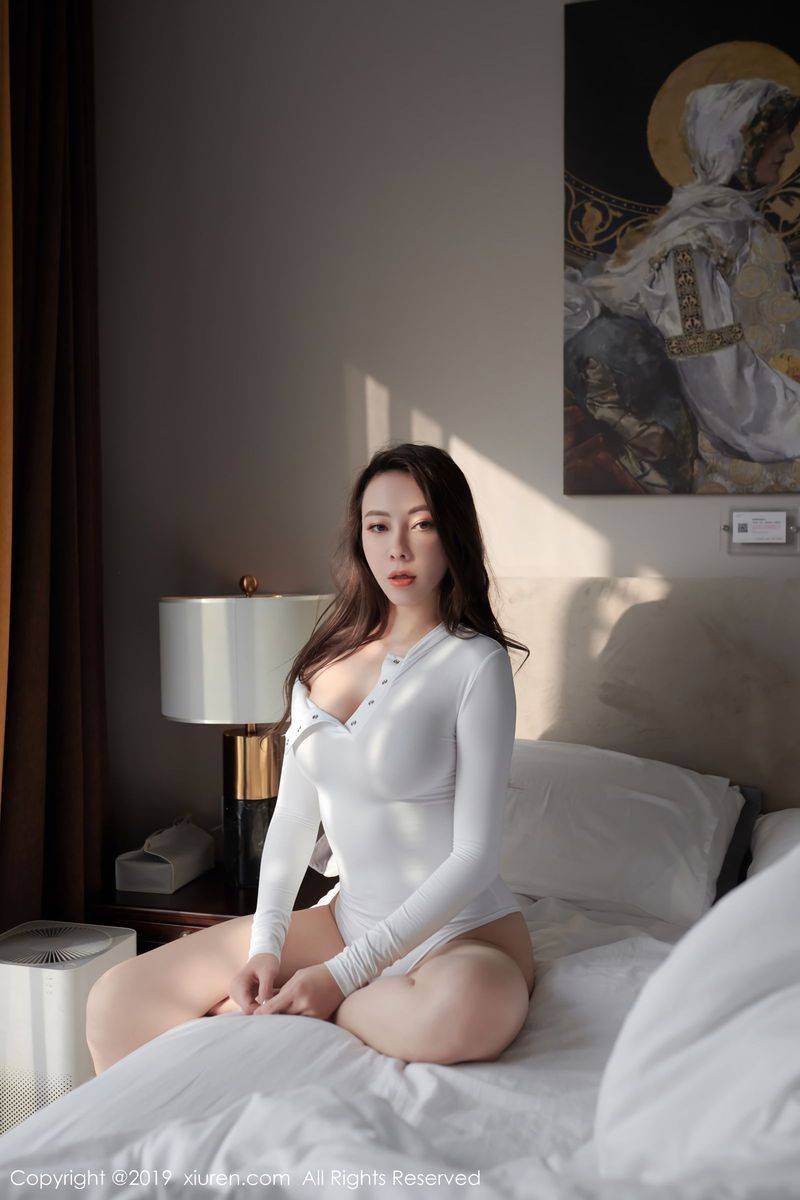 秀人网性感女神果儿Victoria情趣黑丝爆乳翘臀私房写真-11