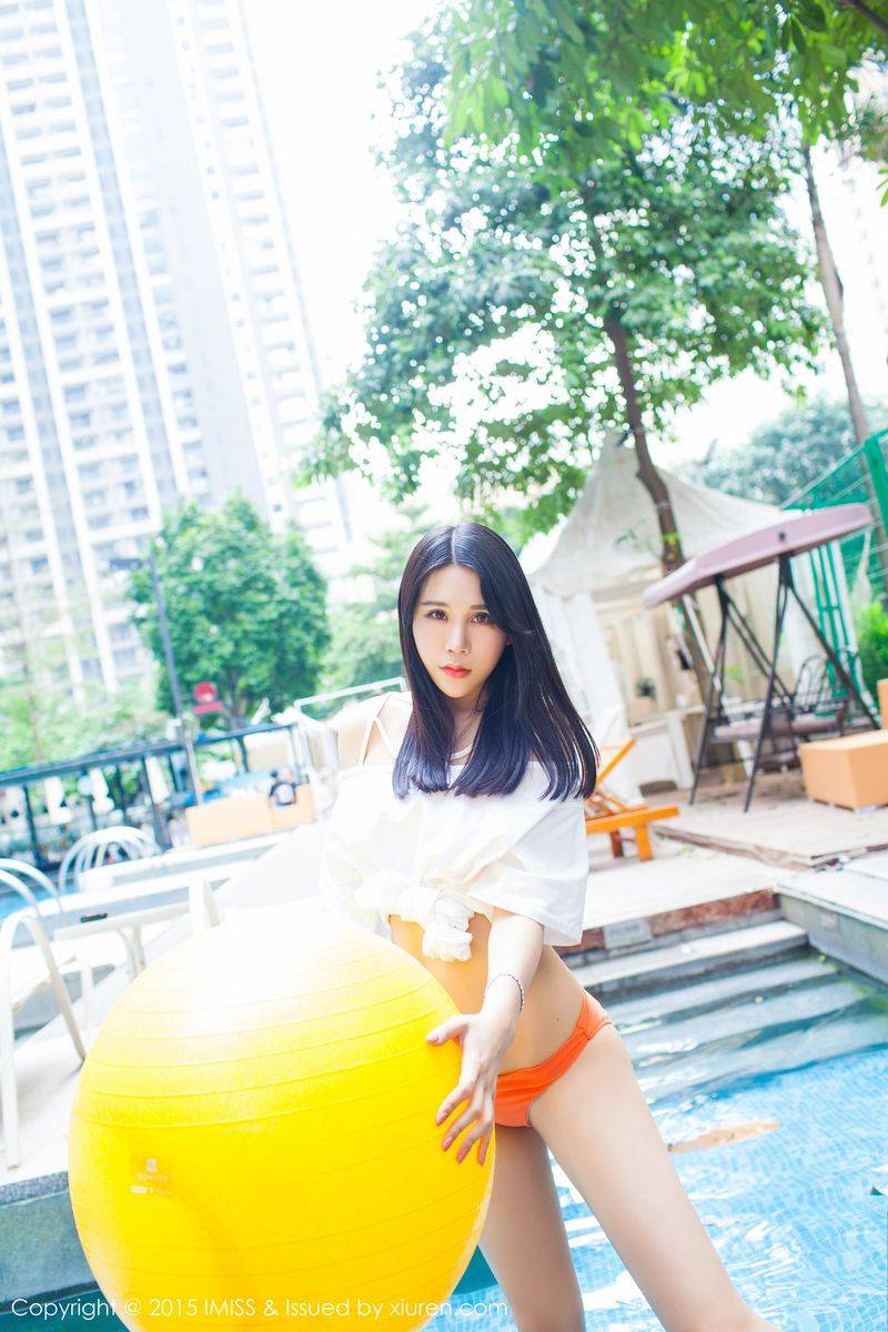 爱蜜社性感美女南湘Baby泳池比基尼性感吊裙户外美图-17