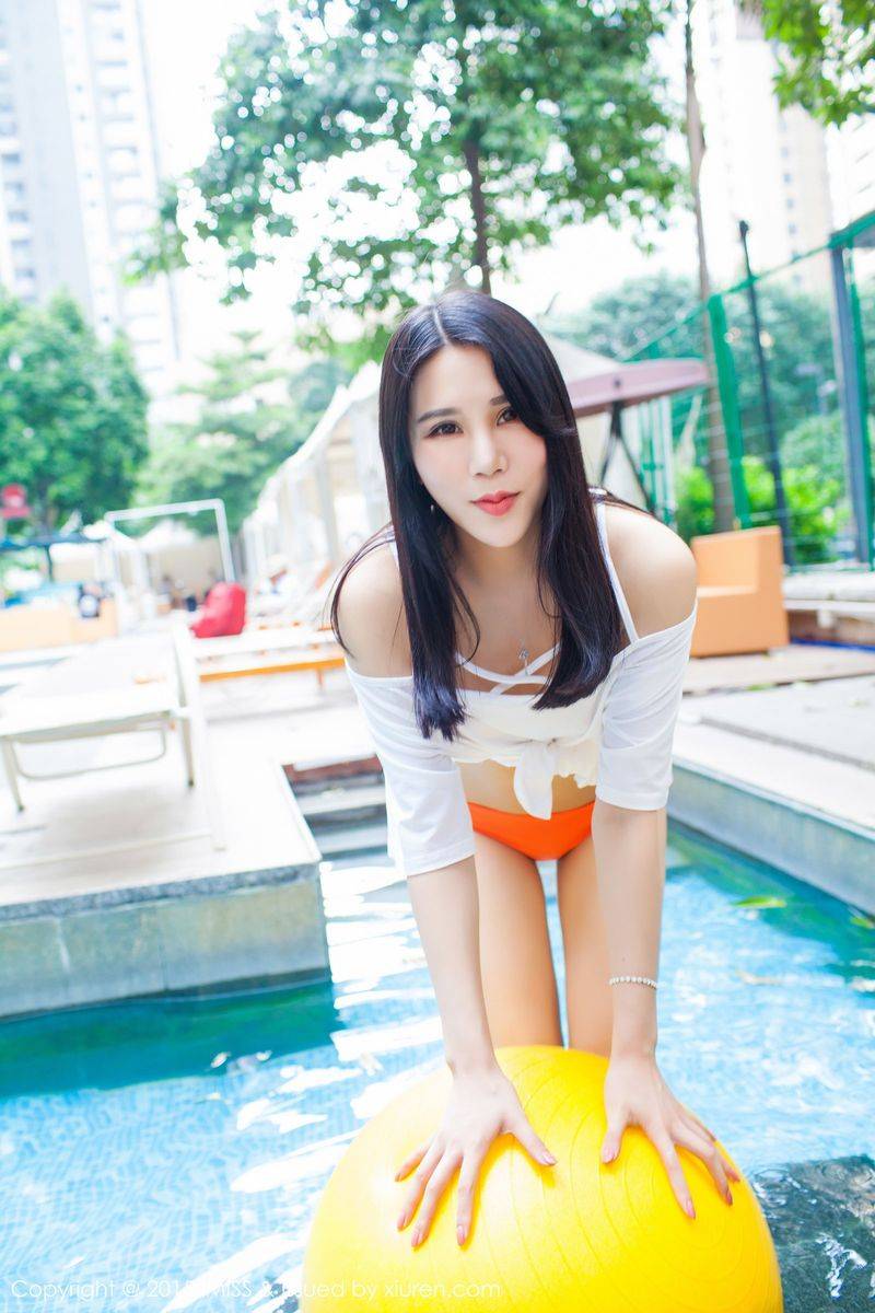 爱蜜社性感美女南湘Baby泳池比基尼性感吊裙户外美图-18