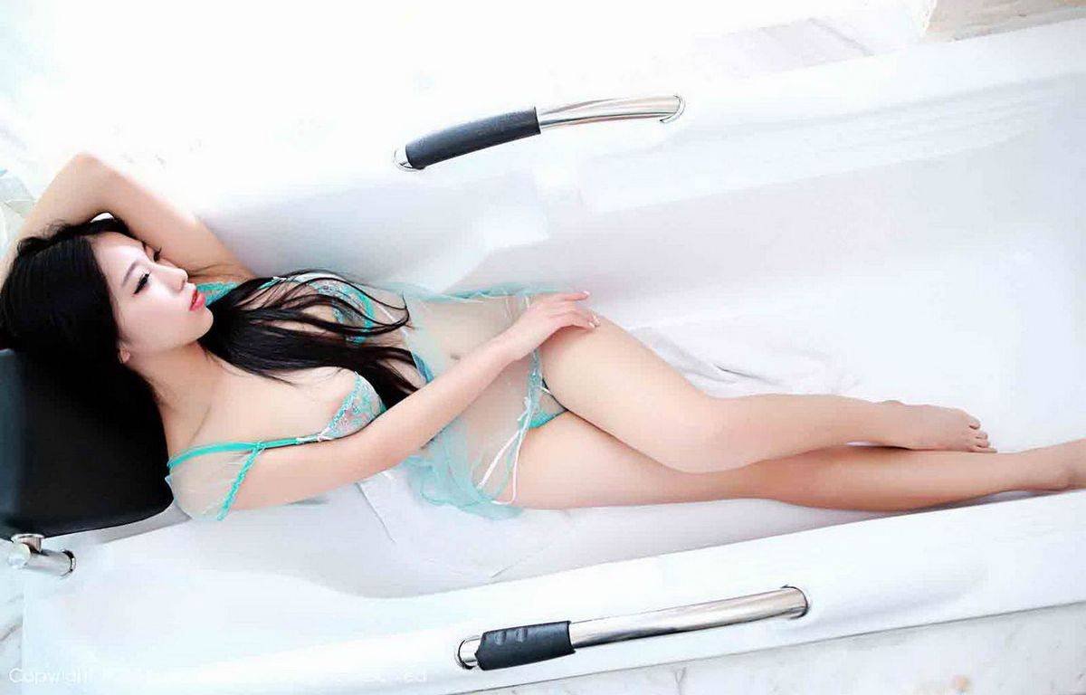 秀人网新人嫩模daisy芒果小姐透视装情趣护士服圣诞福利套图-27