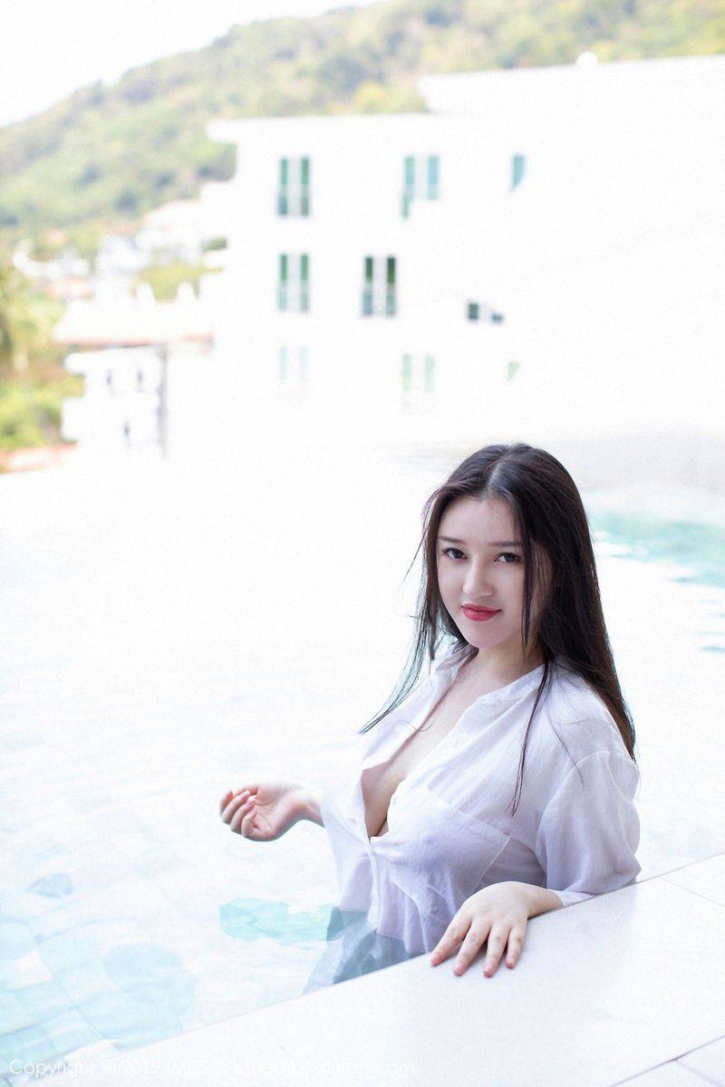 爱蜜社欧派女神恩一白衬衫黑丝美腿湿身诱惑普吉岛旅拍-20