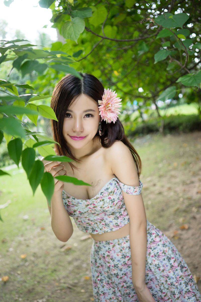 推女神美女模特绮里嘉ula黑丝美腿碎花裙内衣诱惑美图-12