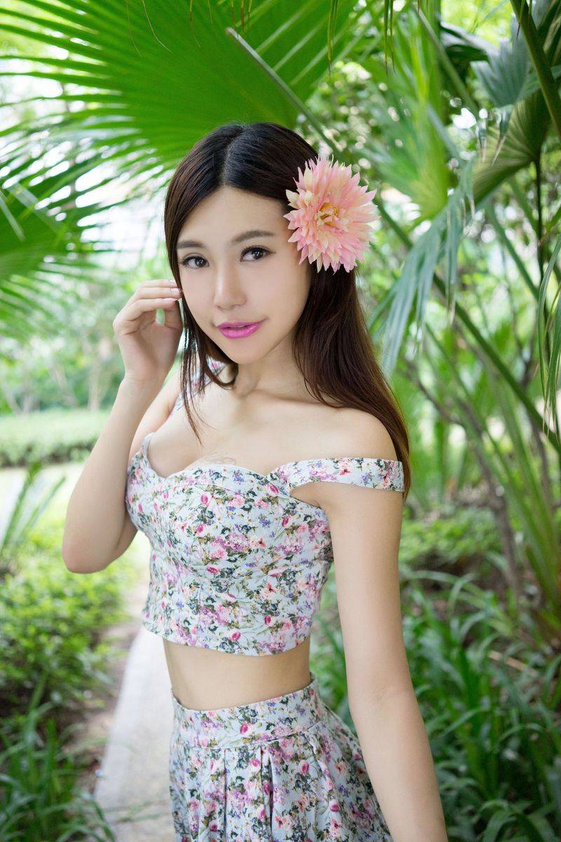 推女神美女模特绮里嘉ula黑丝美腿碎花裙内衣诱惑美图-18