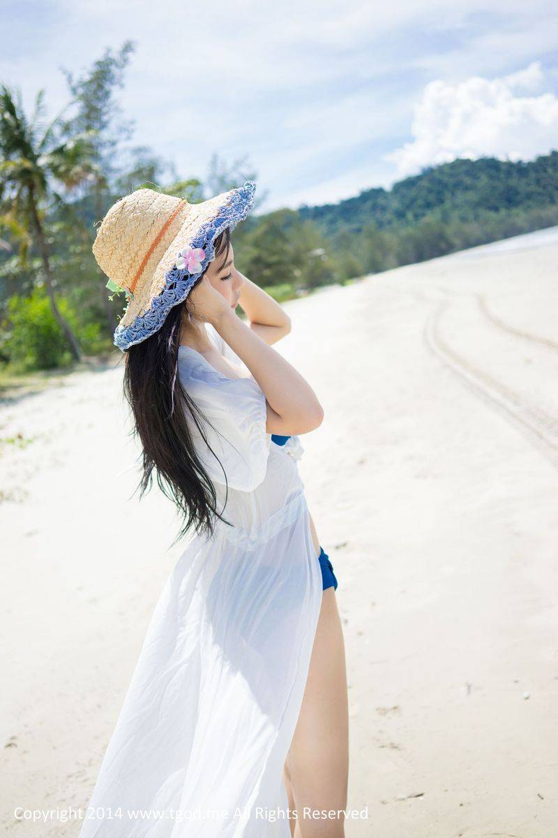 推女神美女模特绮里嘉ula沙滩薄纱比基尼诱惑沙巴旅拍