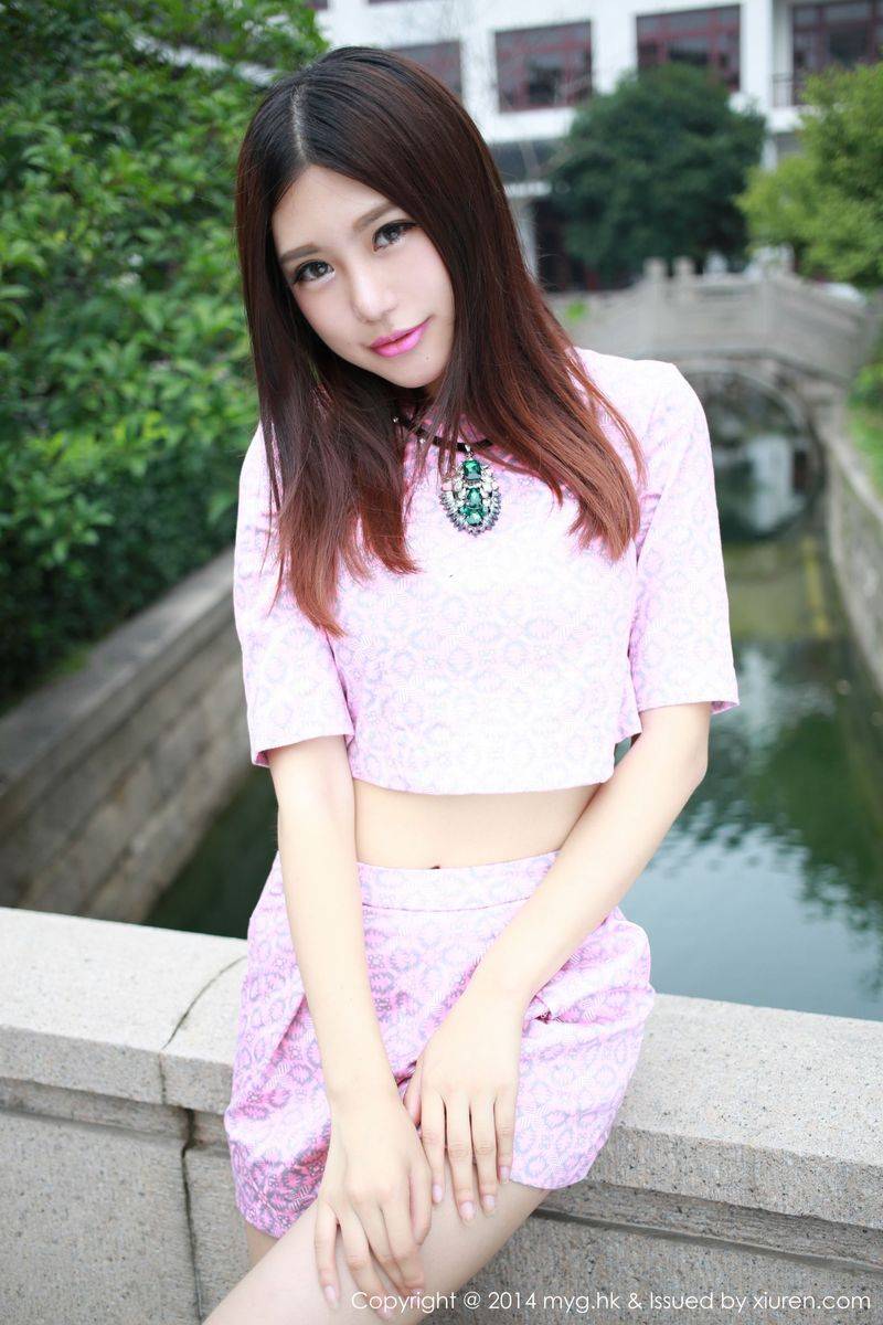 美媛馆美女模特绮里嘉ula极品身材身着长裙街拍写真-3