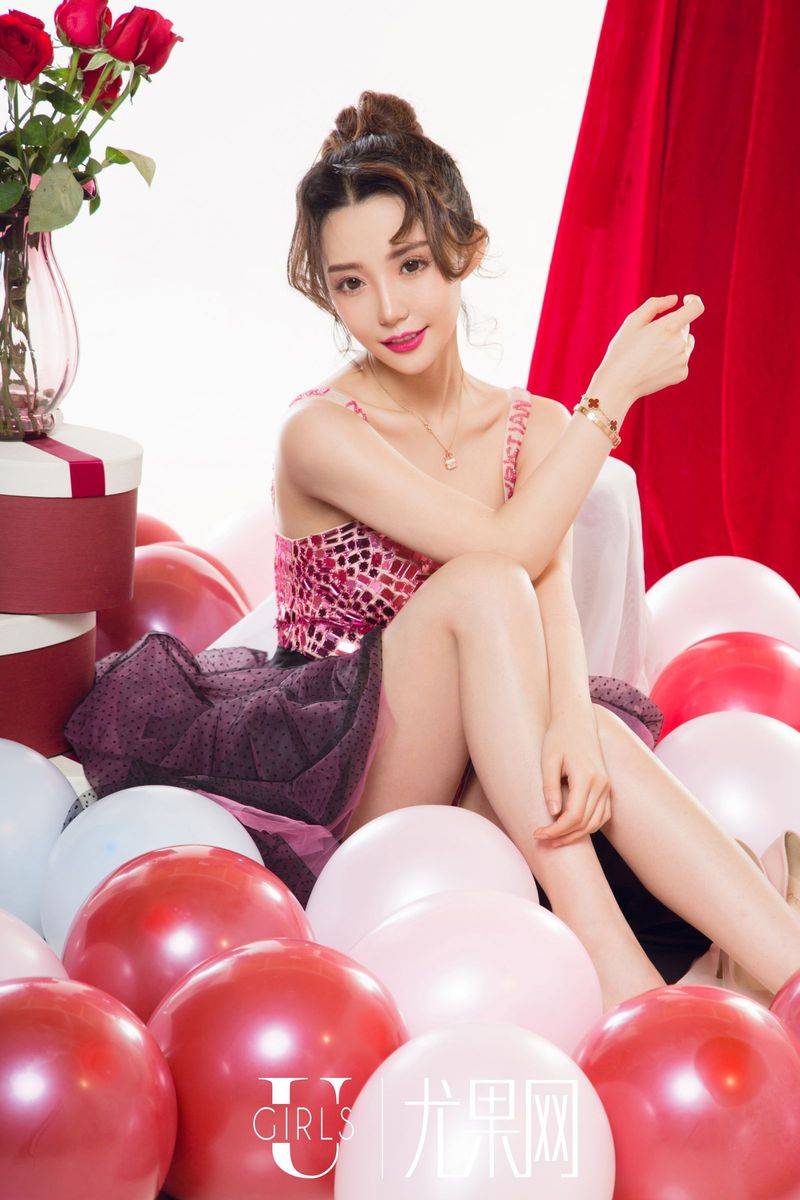 尤果网90后美女模特可欣透视吊裙白皙美胸性感唯美写真-2