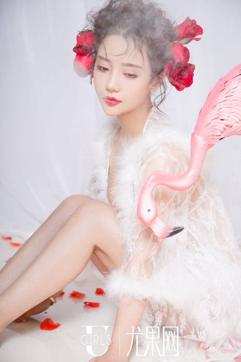 尤果网90后美女模特可欣透视吊裙白皙美胸性感唯美写真-19