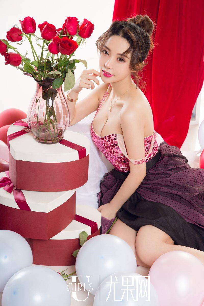 尤果网90后美女模特可欣透视吊裙白皙美胸性感唯美写真-25