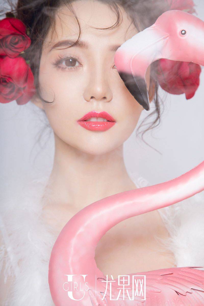 尤果网90后美女模特可欣透视吊裙白皙美胸性感唯美写真-47