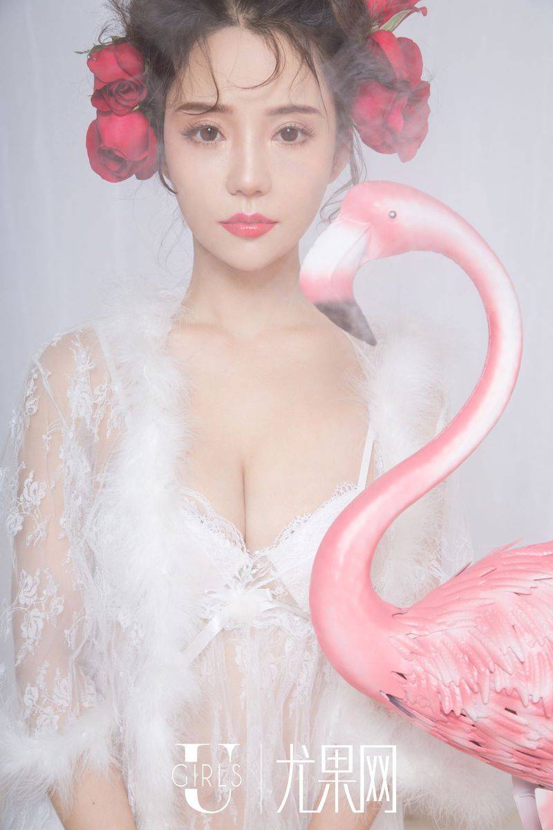 尤果网90后美女模特可欣透视吊裙白皙美胸性感唯美写真-48