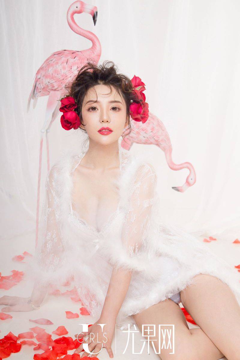 尤果网90后美女模特可欣透视吊裙白皙美胸性感唯美写真-61