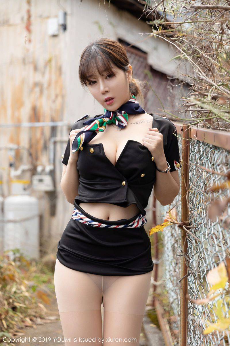 尤蜜荟性感女神王雨纯空乘制服丝袜美腿户外大尺度美图-11