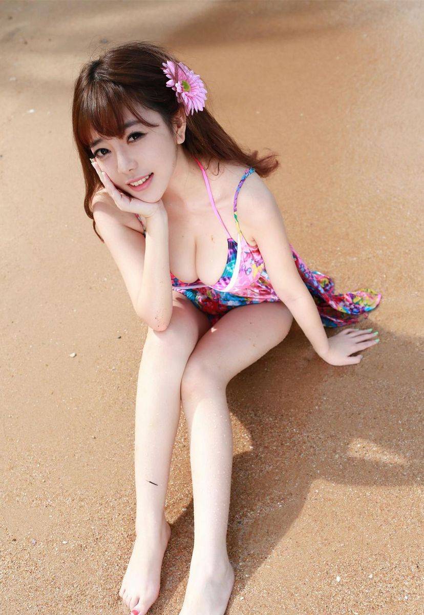 秀人网性感女神刘飞儿Faye波涛胸涌沙滩比基尼内衣诱惑美图-3