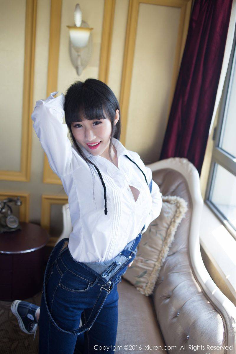 秀人网新人嫩模月音瞳童颜巨乳校服装制服诱惑首套写真-3