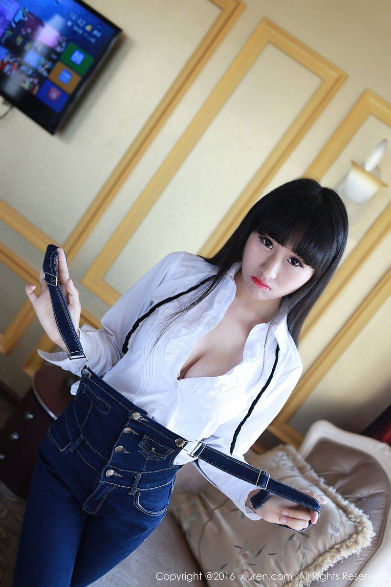 秀人网新人嫩模月音瞳童颜巨乳校服装制服诱惑首套写真-6