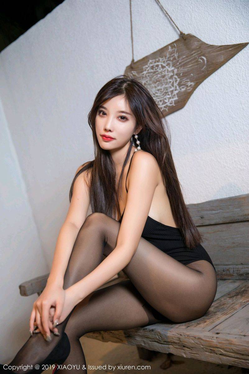 语画界性感女神杨晨晨sugar黑丝美腿吊带连体衣魅惑写真-7