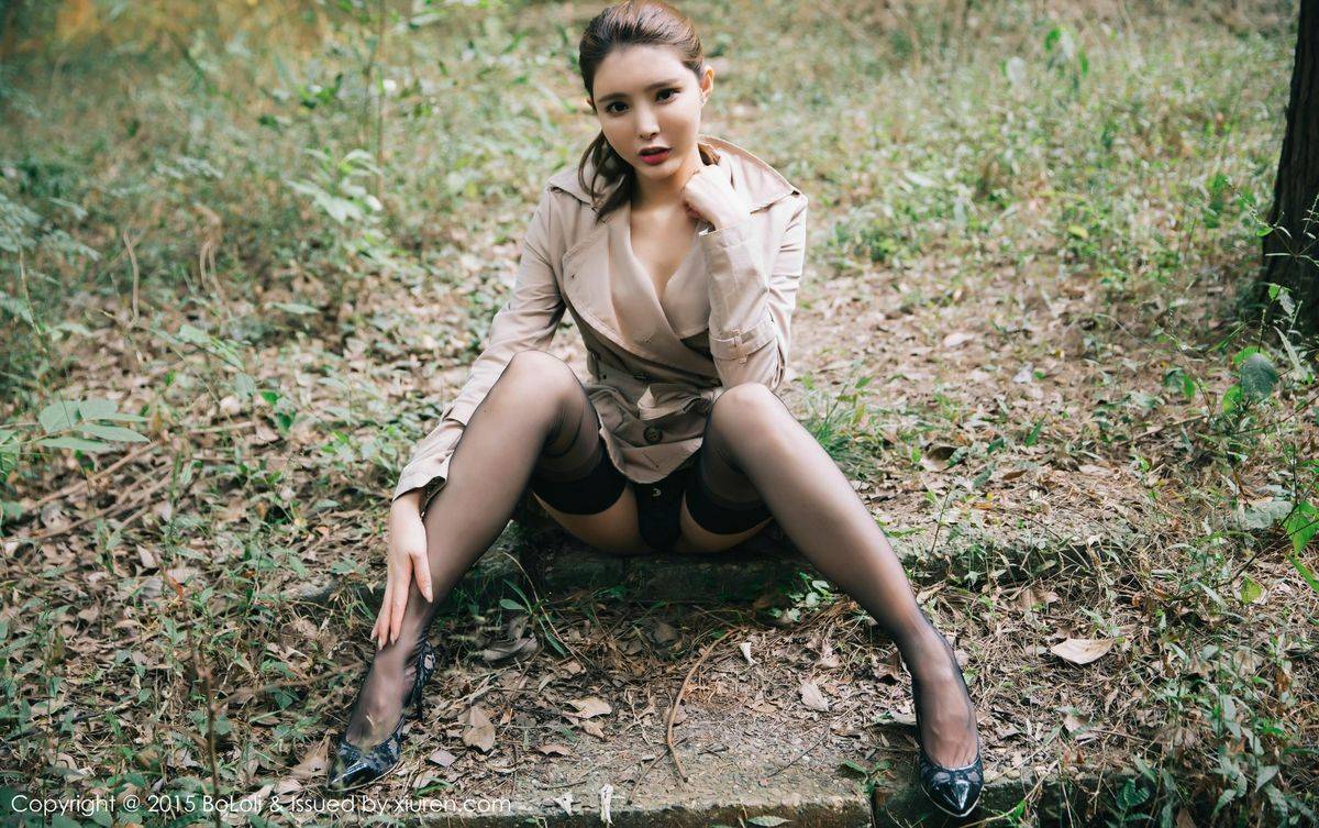 波萝社极品美女模特夏小秋秋秋黑丝美腿内衣诱惑户外写真-45