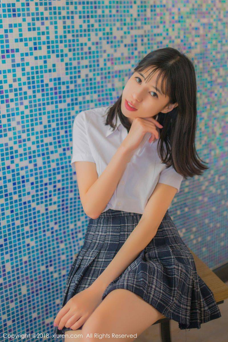 秀人网美女模特艾栗栗学生制服诱惑清新可人私房写真-3